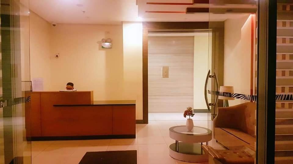 One Palm Tree Villas Condo Across Naia Terminal 3 Manila Exteriör bild